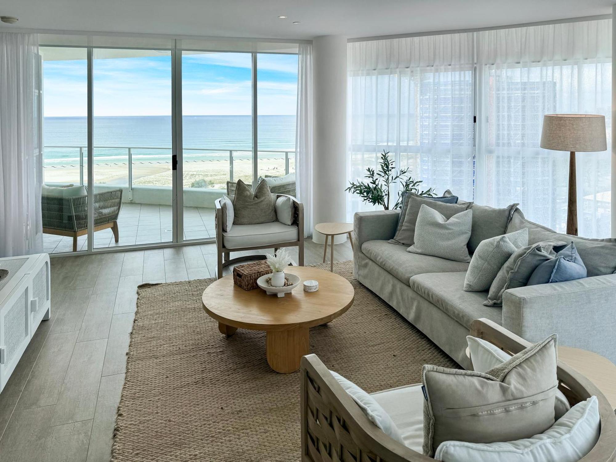 Kirra Penthouse With Private Roof Terrace *