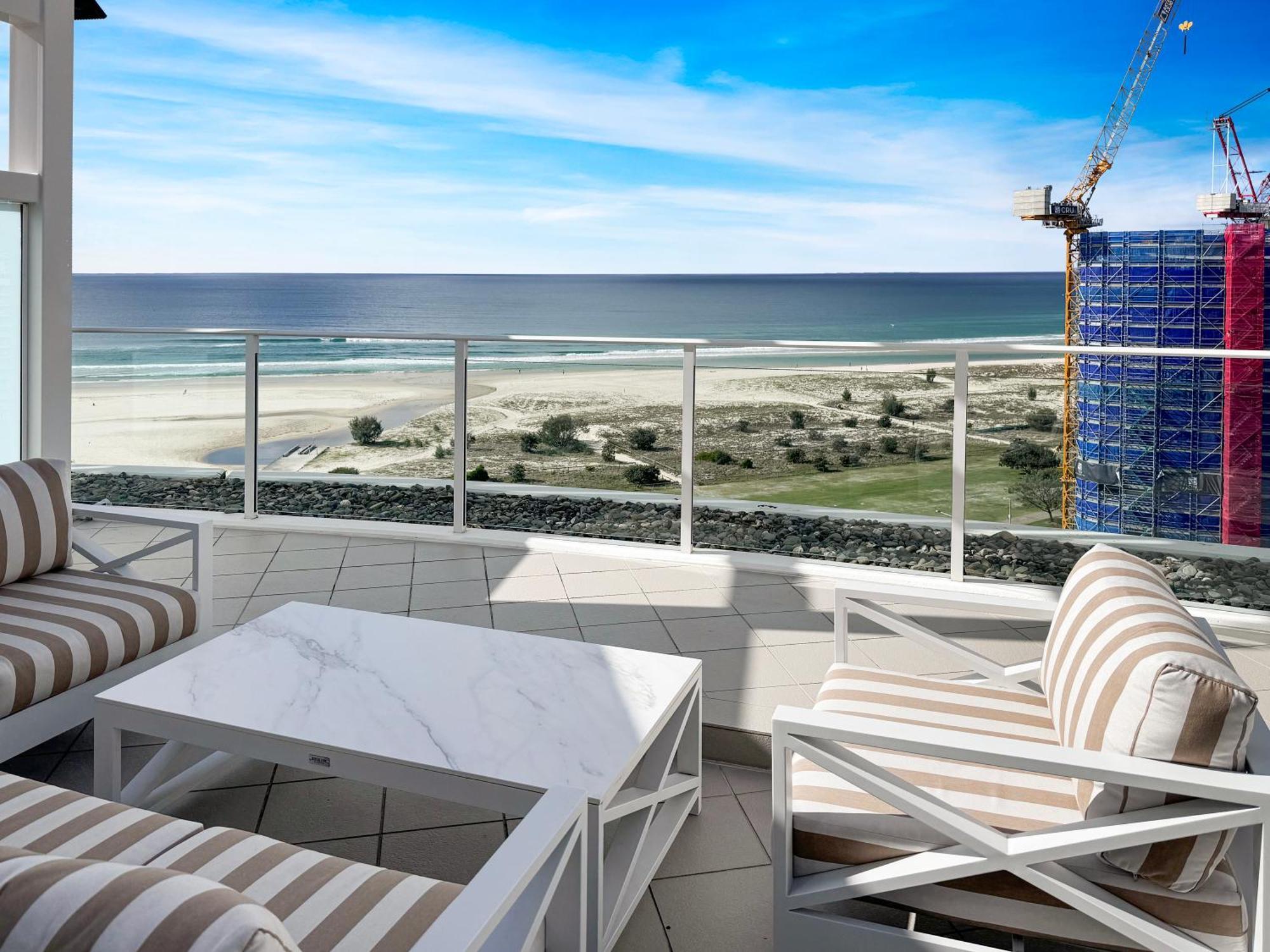 Kirra Penthouse With Private Roof Terrace Apartment