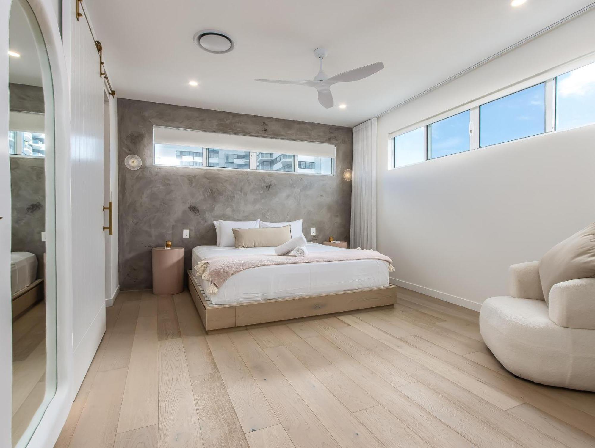 Palm Paradise: Luxury Escape By The Gold Coast