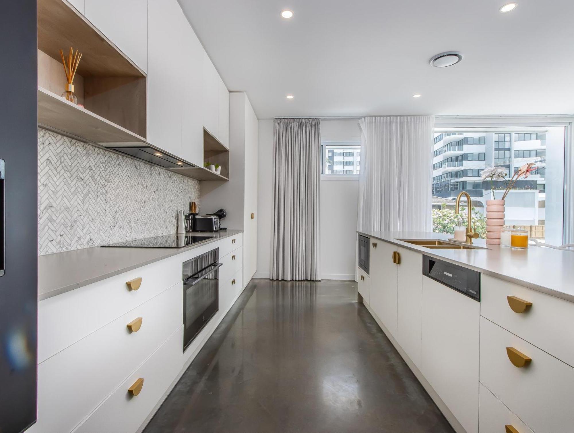 Palm Paradise: Luxury Escape By The Gold Coast