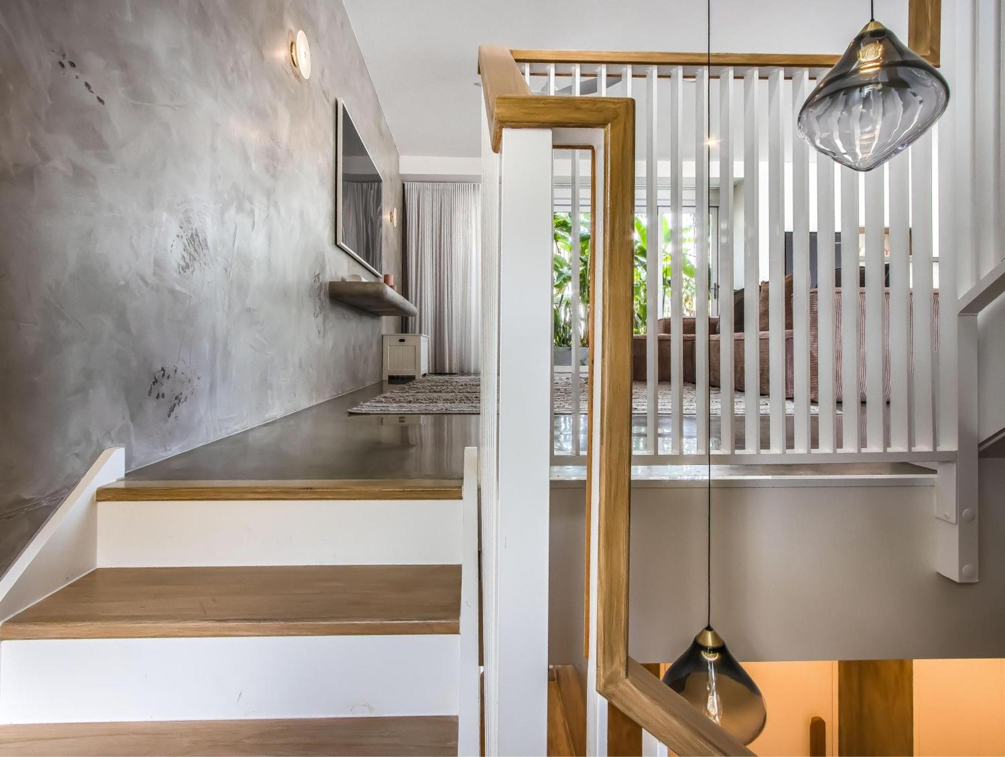 Palm Paradise: Luxury Escape By The Villa Gold Coast