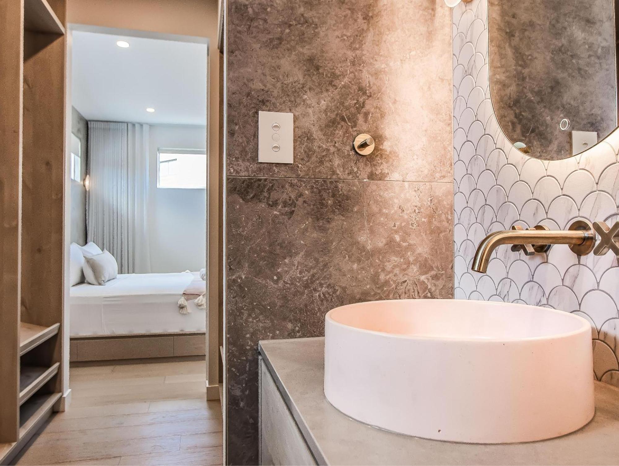Villa Palm Paradise: Luxury Escape By The