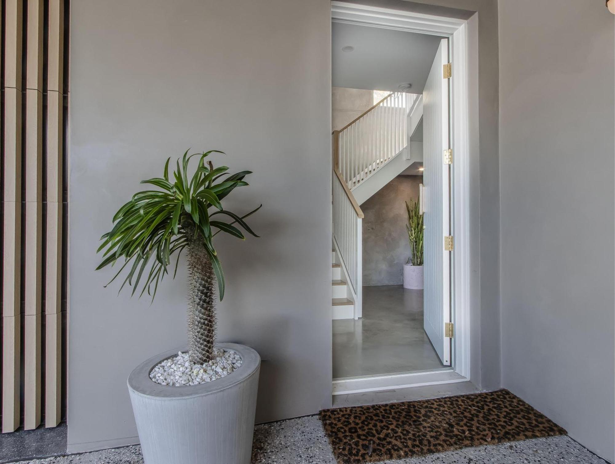 Villa Palm Paradise: Luxury Escape By The Gold Coast