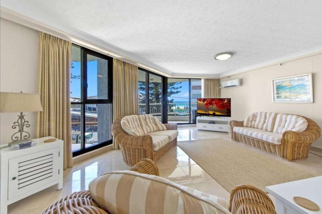 In Surfers Paradise Apartment