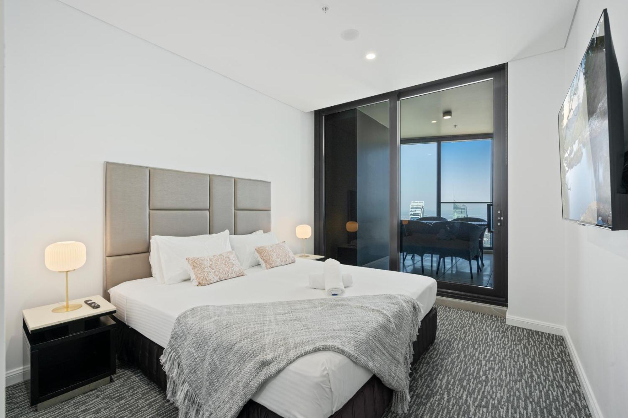 Apartment Gorgeous Oceanview 2b2b Beachfront In Surfers *