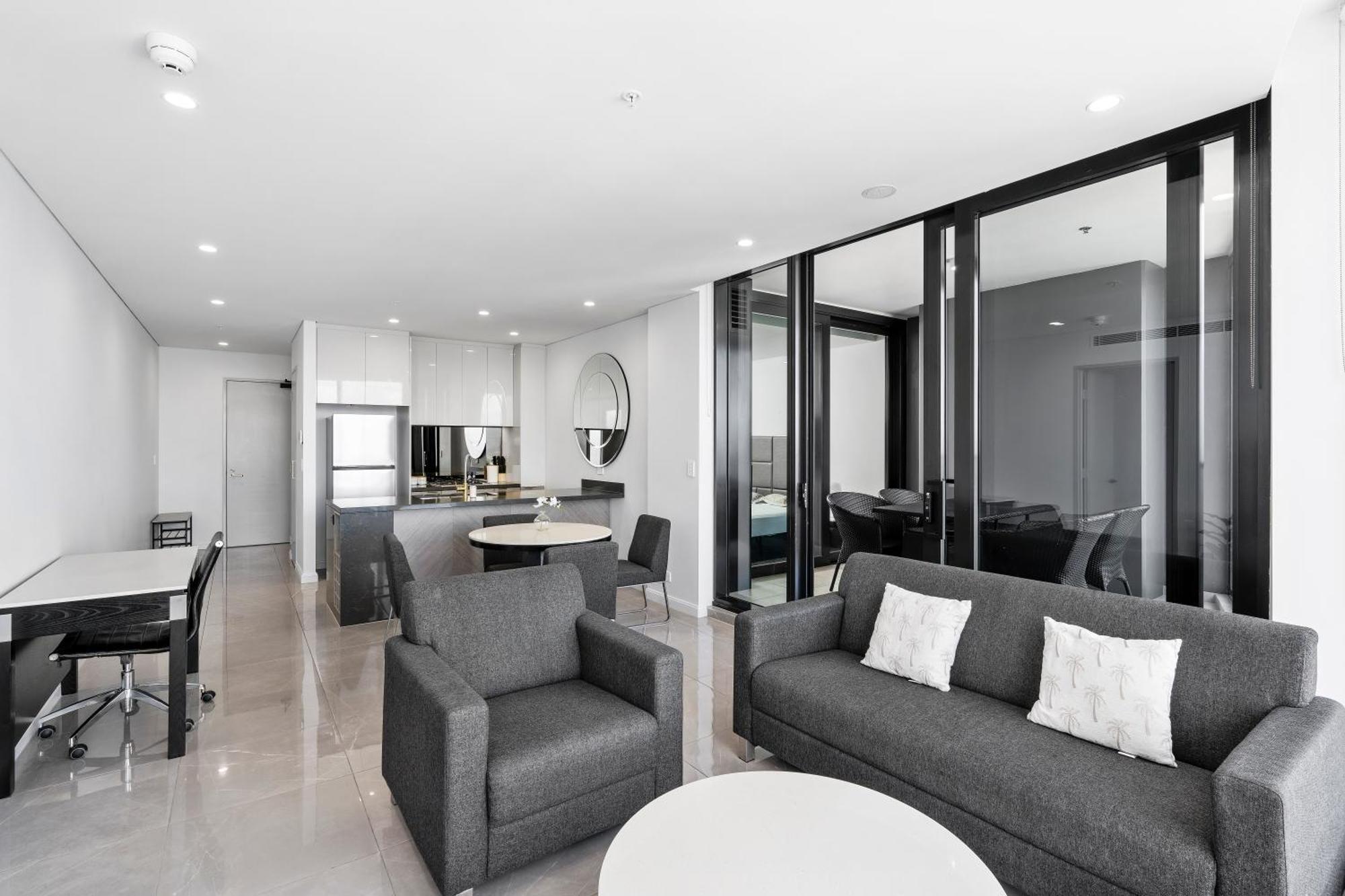 Apartment Gorgeous Oceanview 2b2b Beachfront In Surfers Gold Coast
