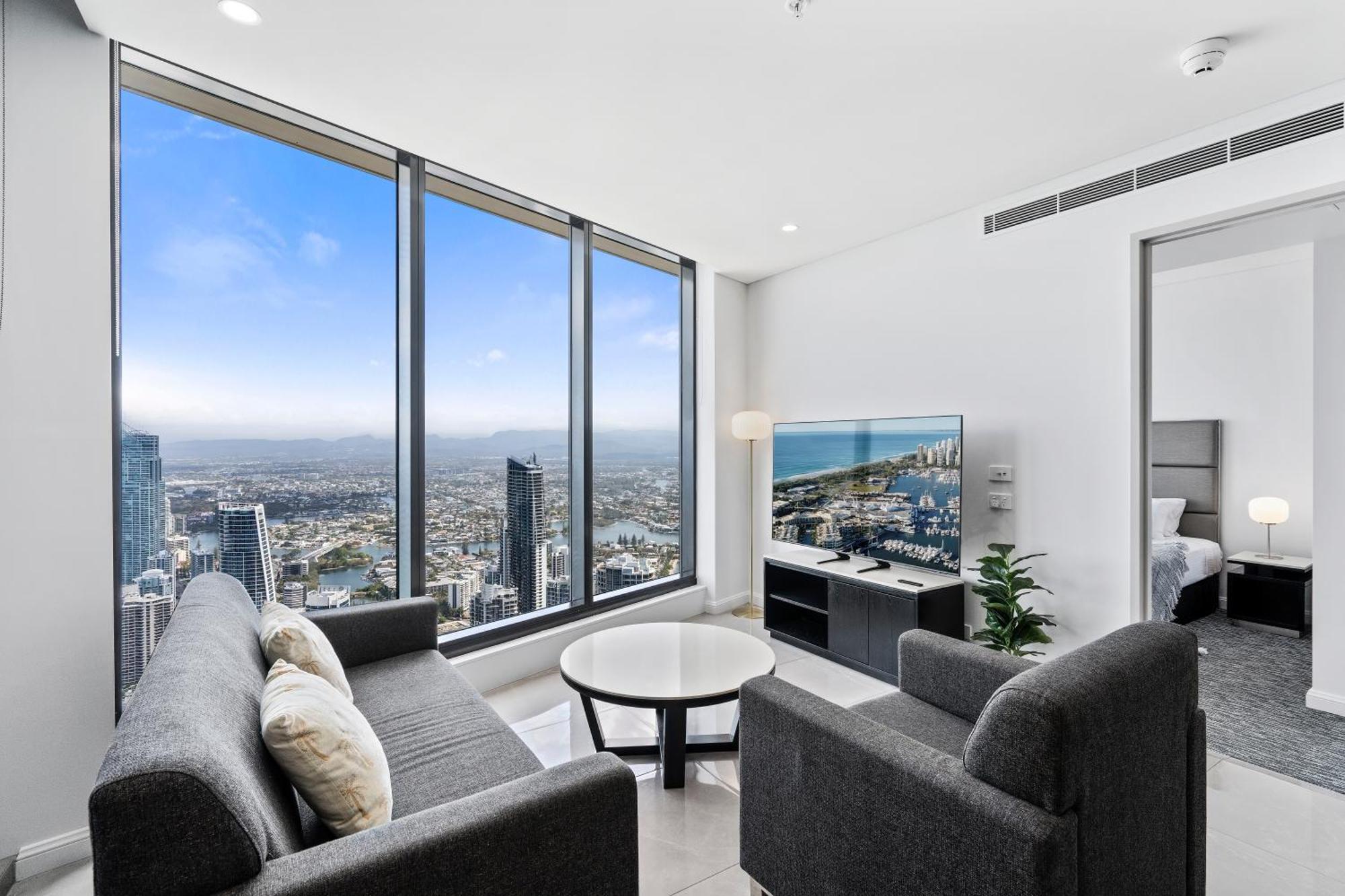 Gorgeous Oceanview 2b2b Beachfront In Surfers Apartment *