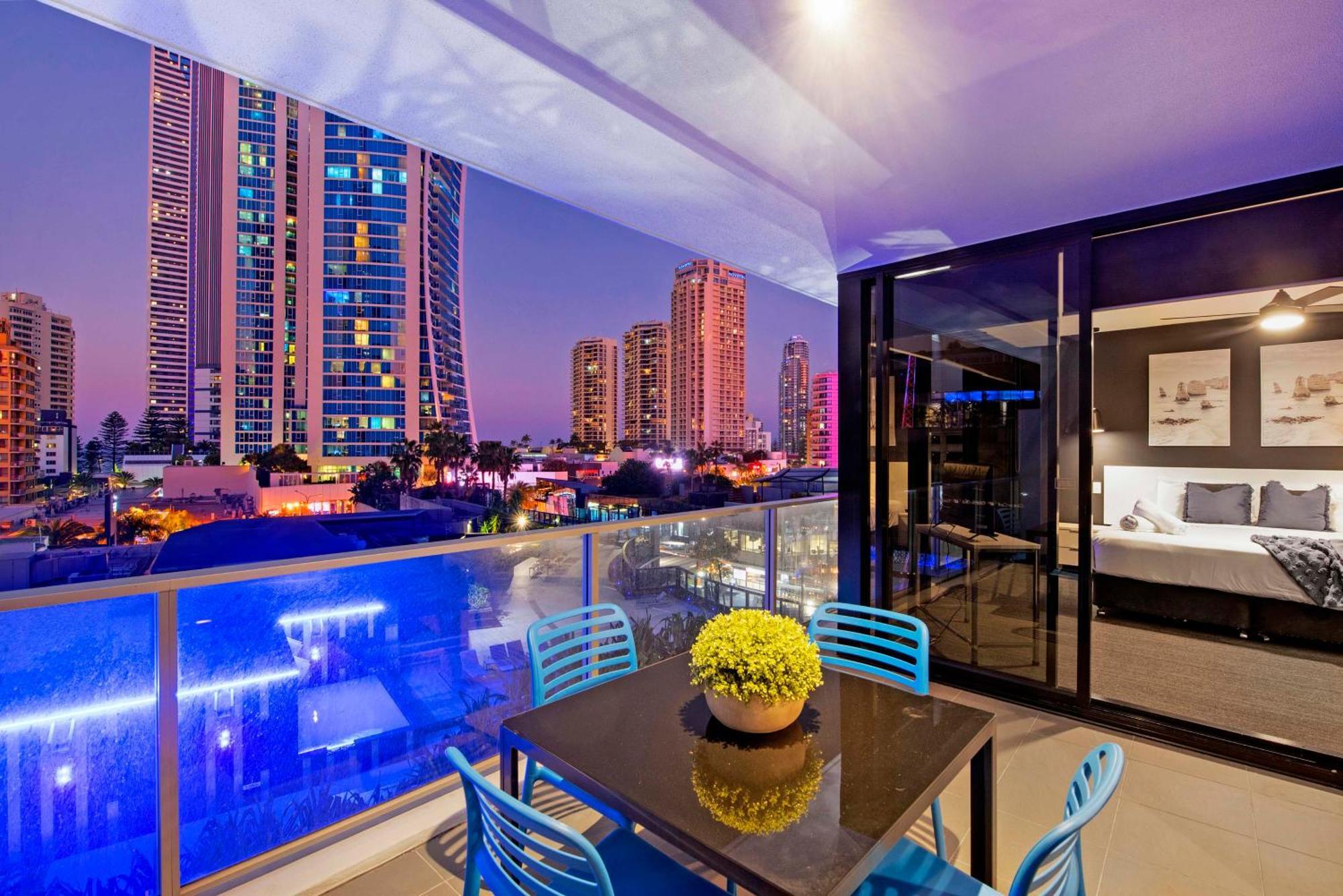 Apartment Circle On Cavill - Self Contained, Privately Managed Gold Coast