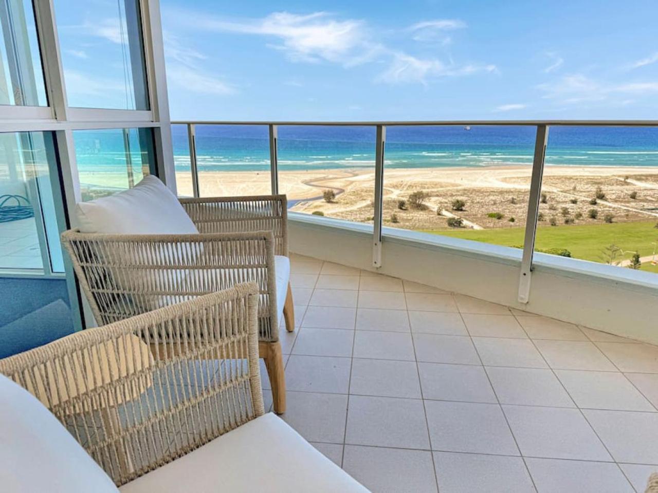 Kirra Penthouse With Private Roof Terrace Apartment