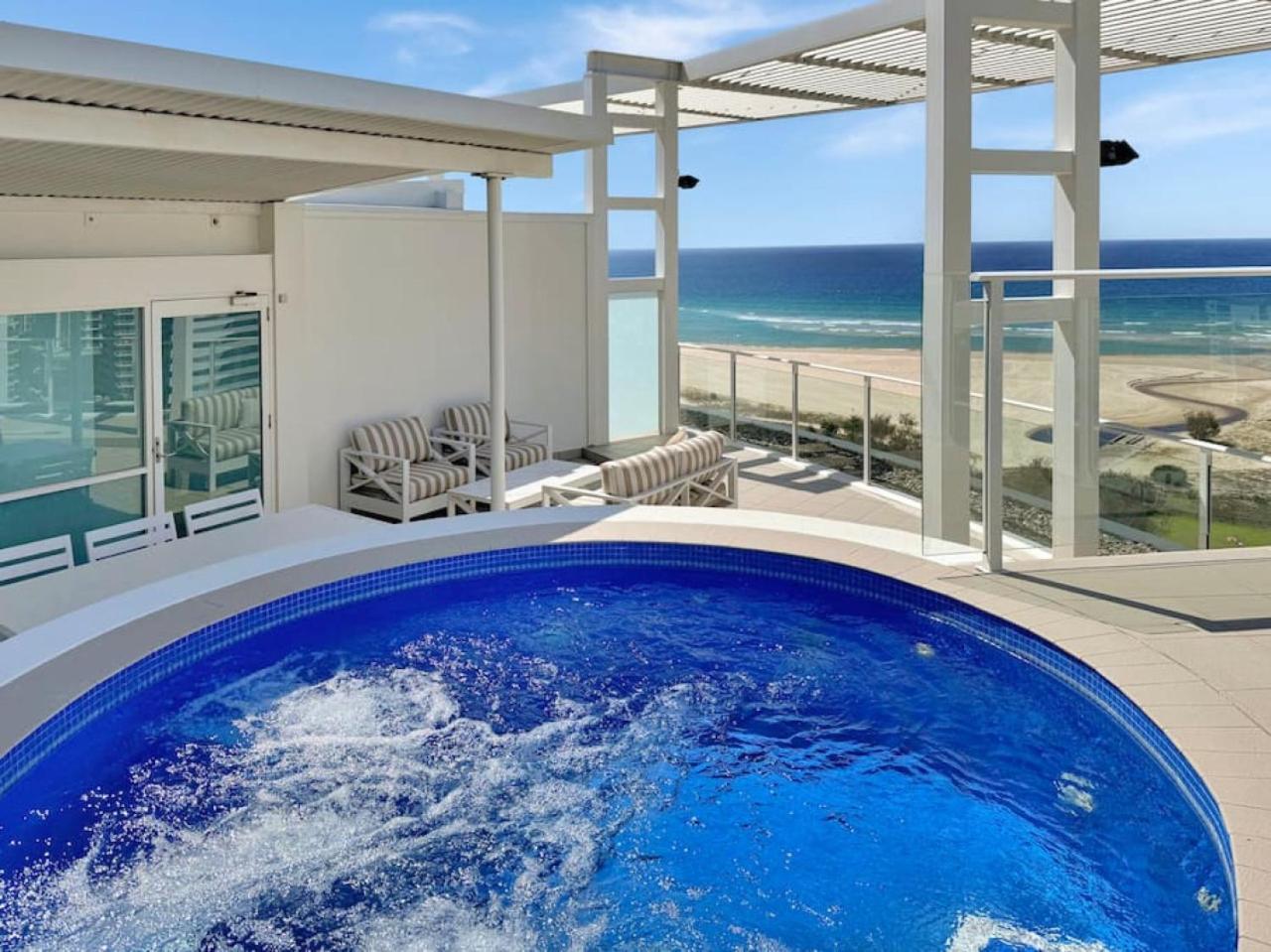 Kirra Penthouse With Private Roof Terrace