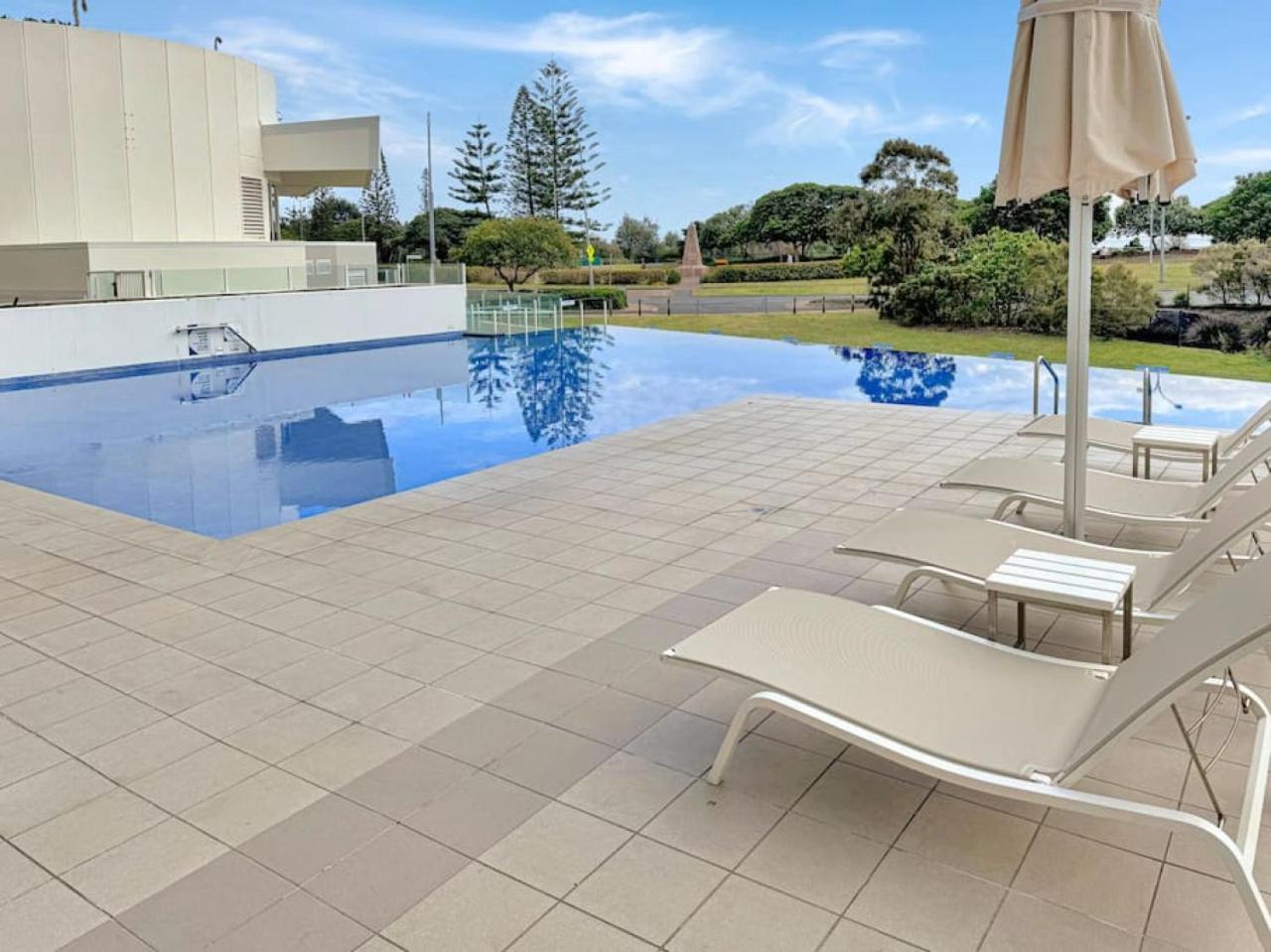 Kirra Penthouse With Private Roof Terrace