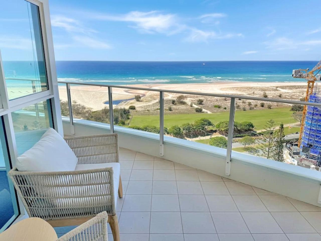 Kirra Penthouse With Private Roof Terrace Apartment *