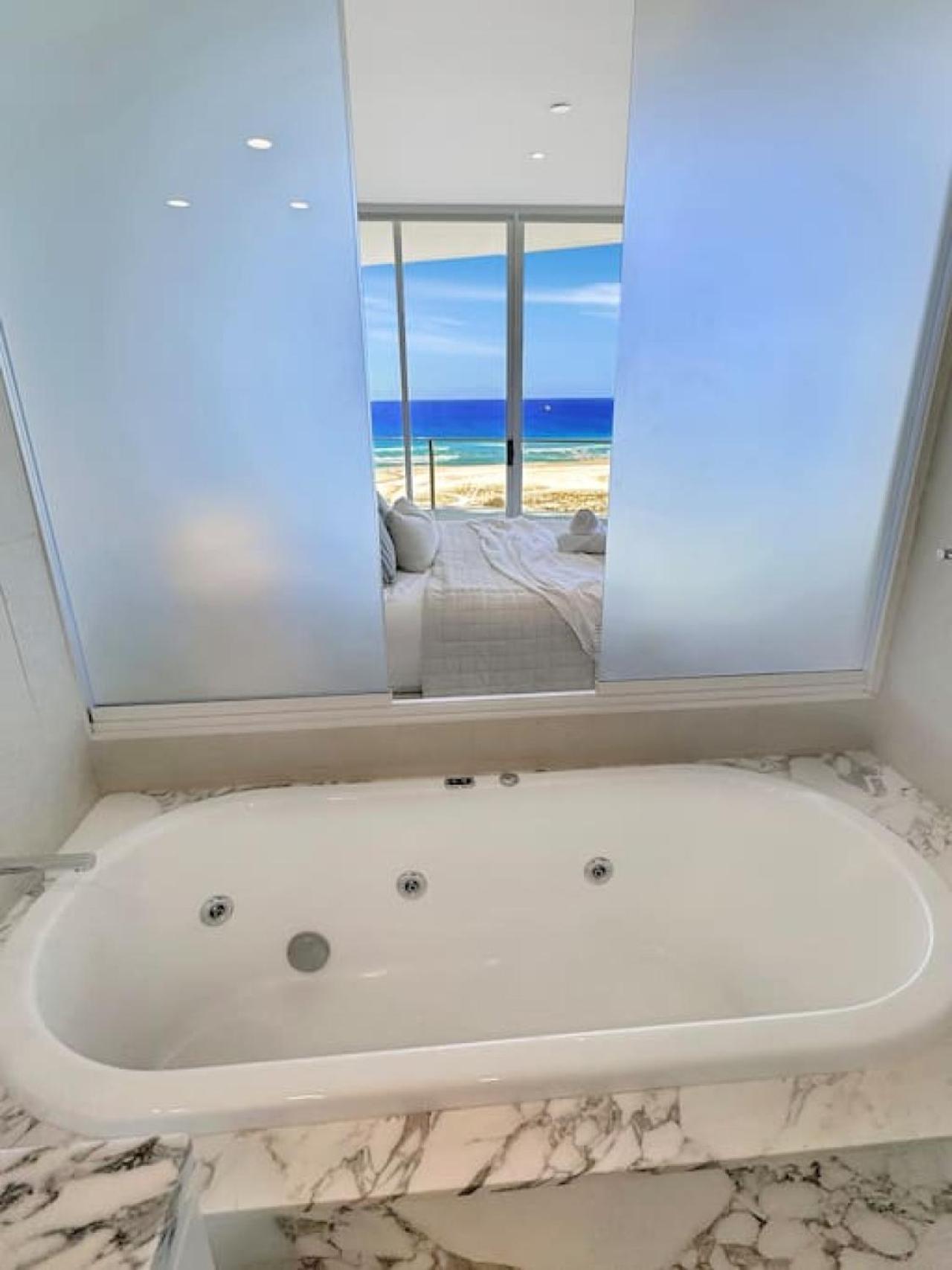 Kirra Penthouse With Private Roof Terrace Gold Coast