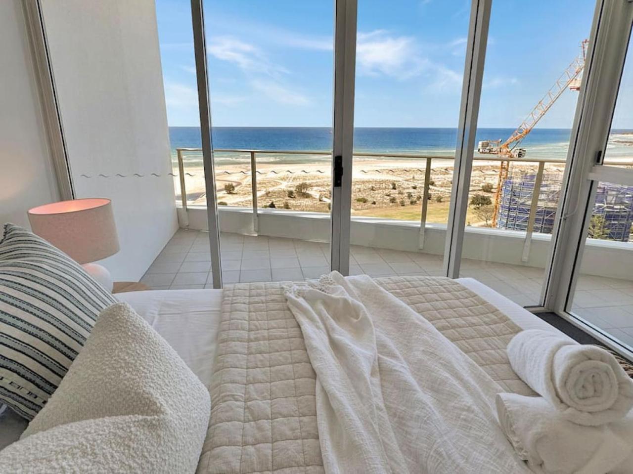 Kirra Penthouse With Private Roof Terrace Apartment *