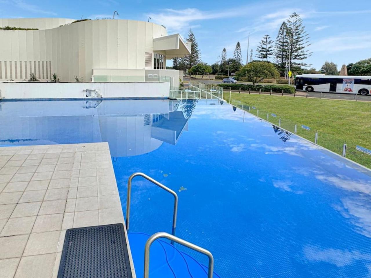 Apartment Kirra Penthouse With Private Roof Terrace *