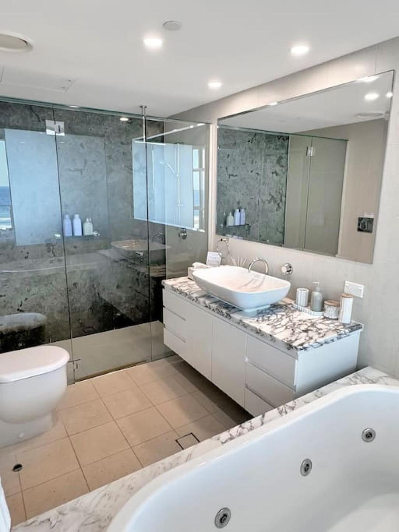 Kirra Penthouse With Private Roof Terrace Apartment *
