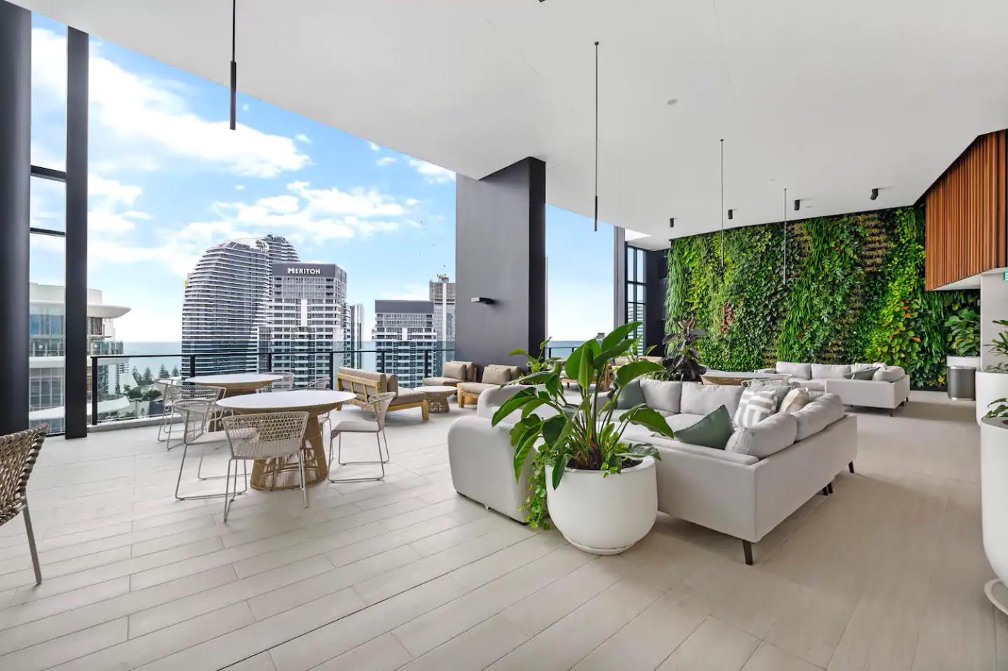 Nearly New Level 38 Broadbeach Casino 1 Bdr Unit * Gold Coast