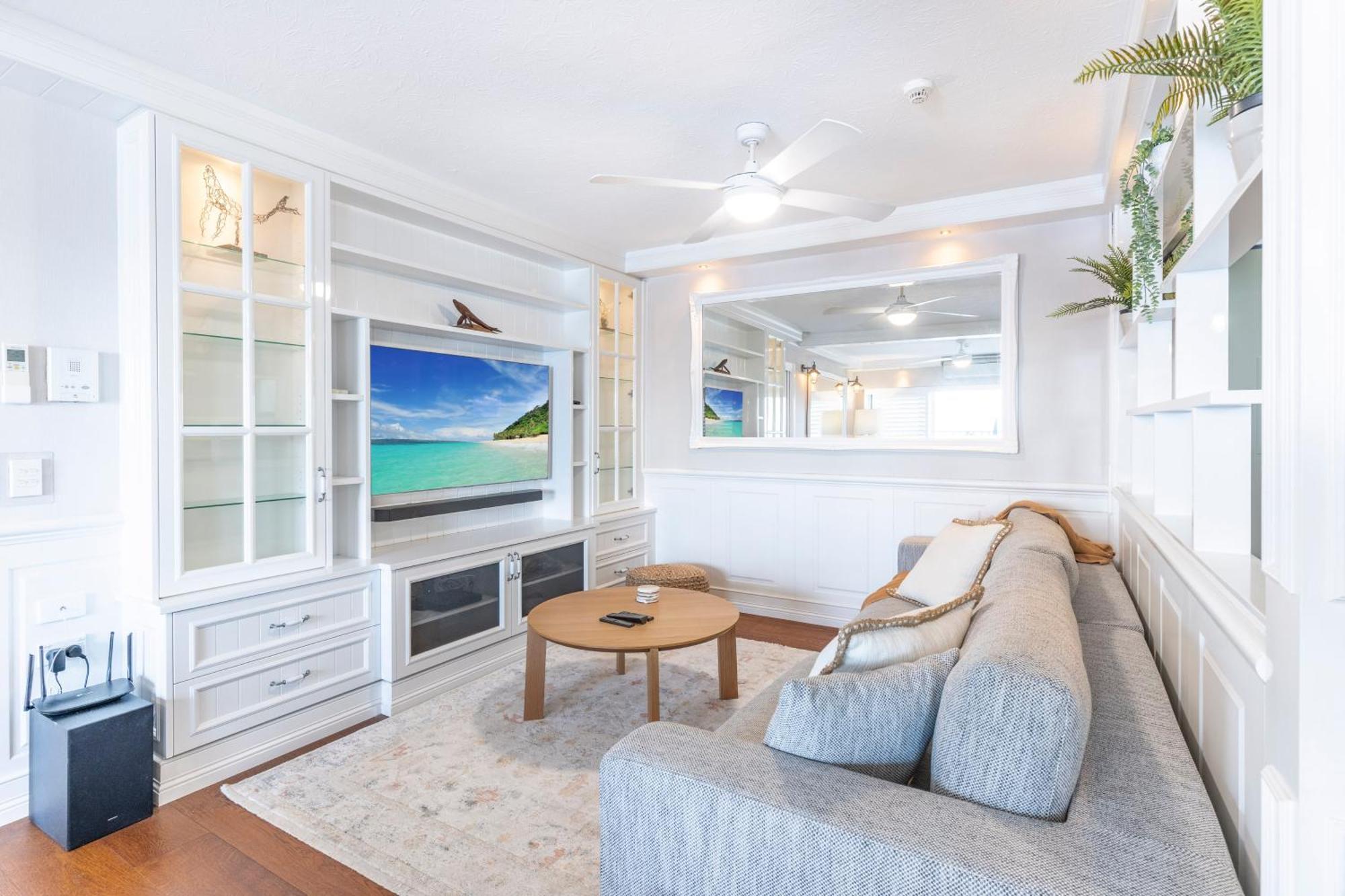 The Hamptons - Ultimate Six Star Beachfront Experience With Parking & Pool Apartment