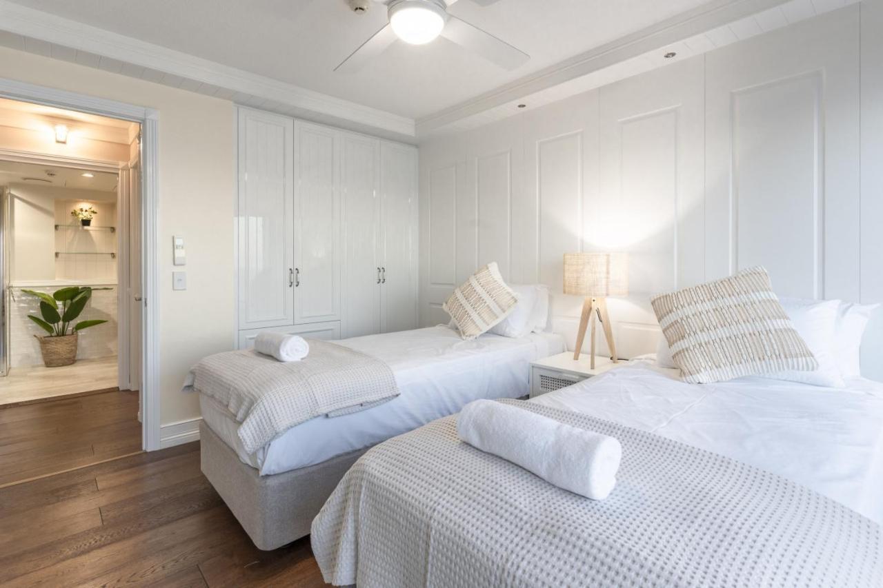 The Hamptons - Ultimate Six Star Beachfront Experience With Parking & Pool Gold Coast