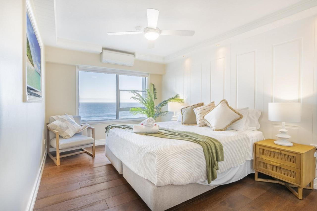 The Hamptons - Ultimate Six Star Beachfront Experience With Parking & Pool * Gold Coast