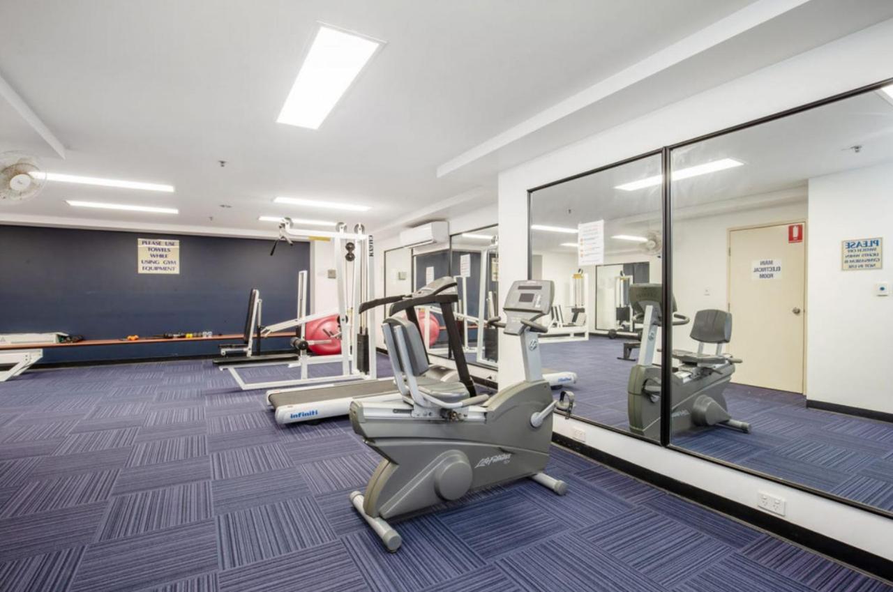 Apartment The Hamptons - Ultimate Six Star Beachfront Experience With Parking & Pool Gold Coast