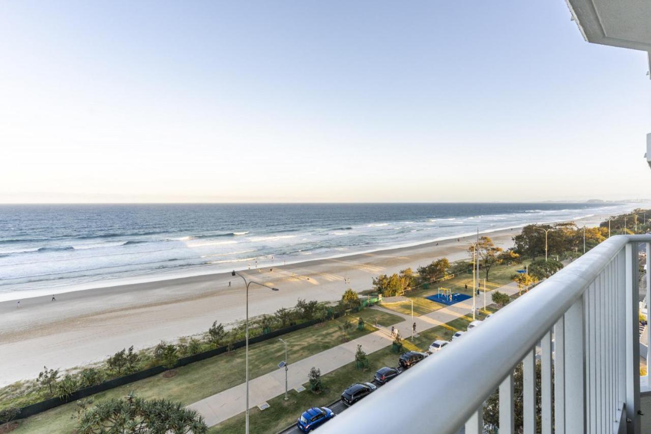 The Hamptons - Ultimate Six Star Beachfront Experience With Parking & Pool Apartment