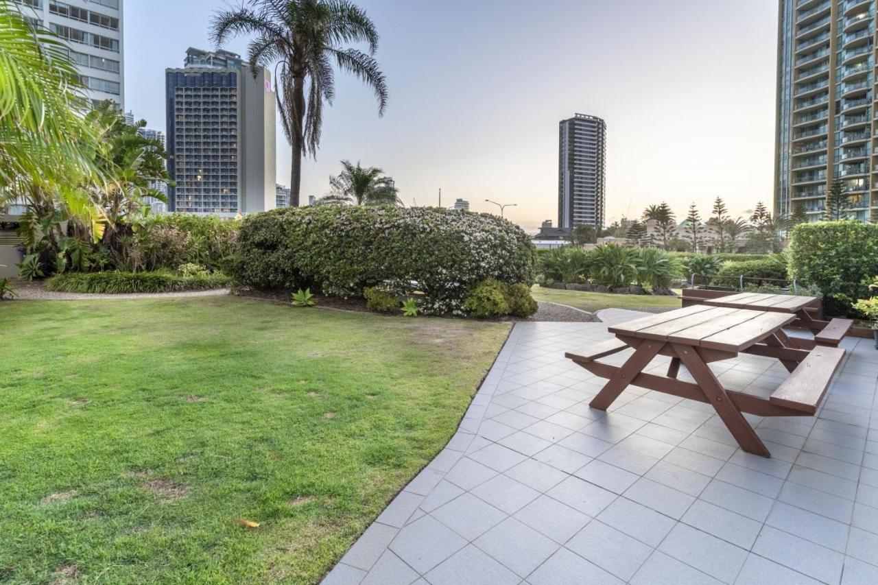 Apartment The Hamptons - Ultimate Six Star Beachfront Experience With Parking & Pool *