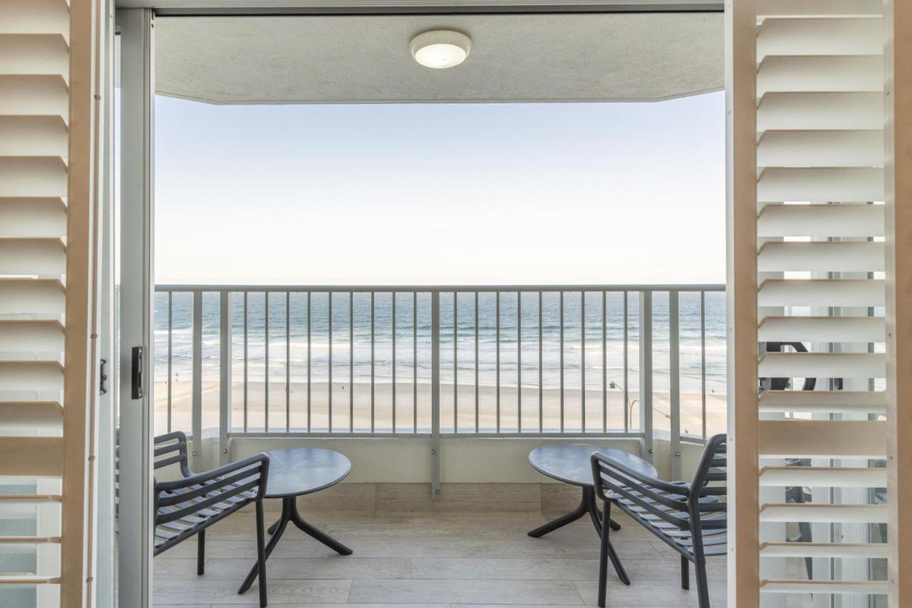 The Hamptons - Ultimate Six Star Beachfront Experience With Parking & Pool *