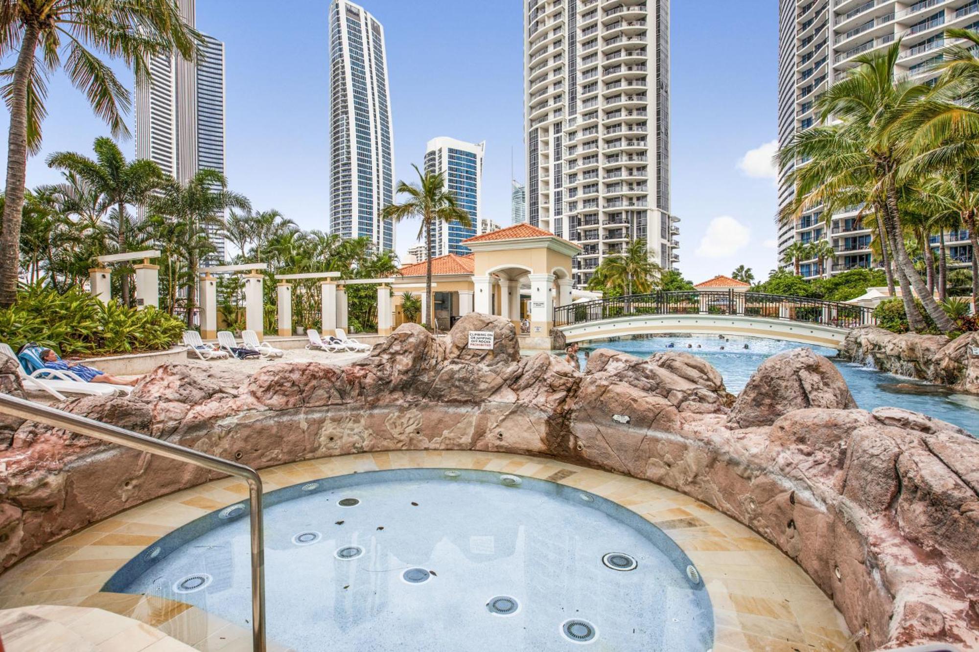 Chevron Renaissance 2 Bed By Vaun Apartment *