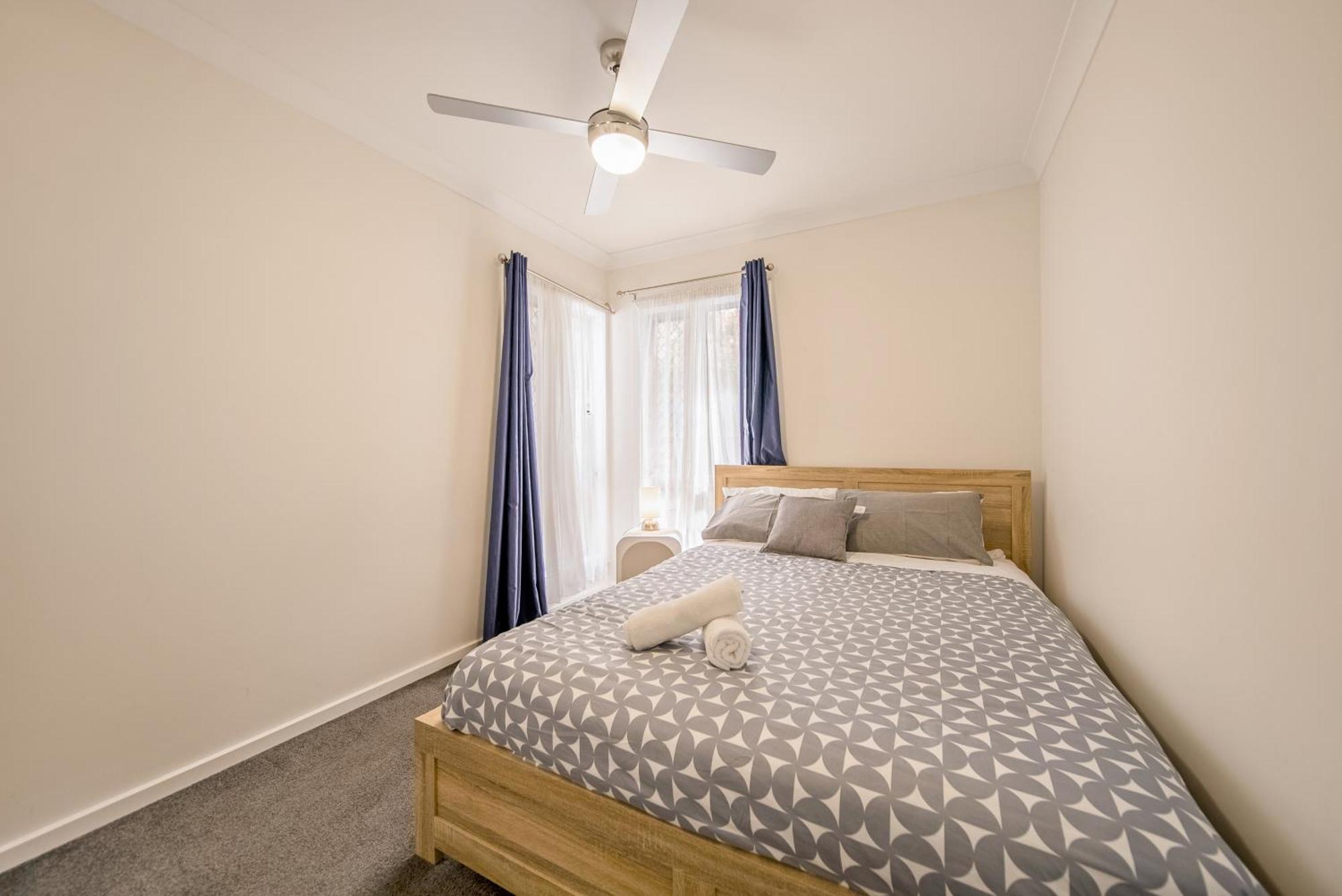 Comfy Coomera Duplex 1 - Fully Furnished Home, Private & Peaceful, Secure Garage & Free Wifi Holiday home