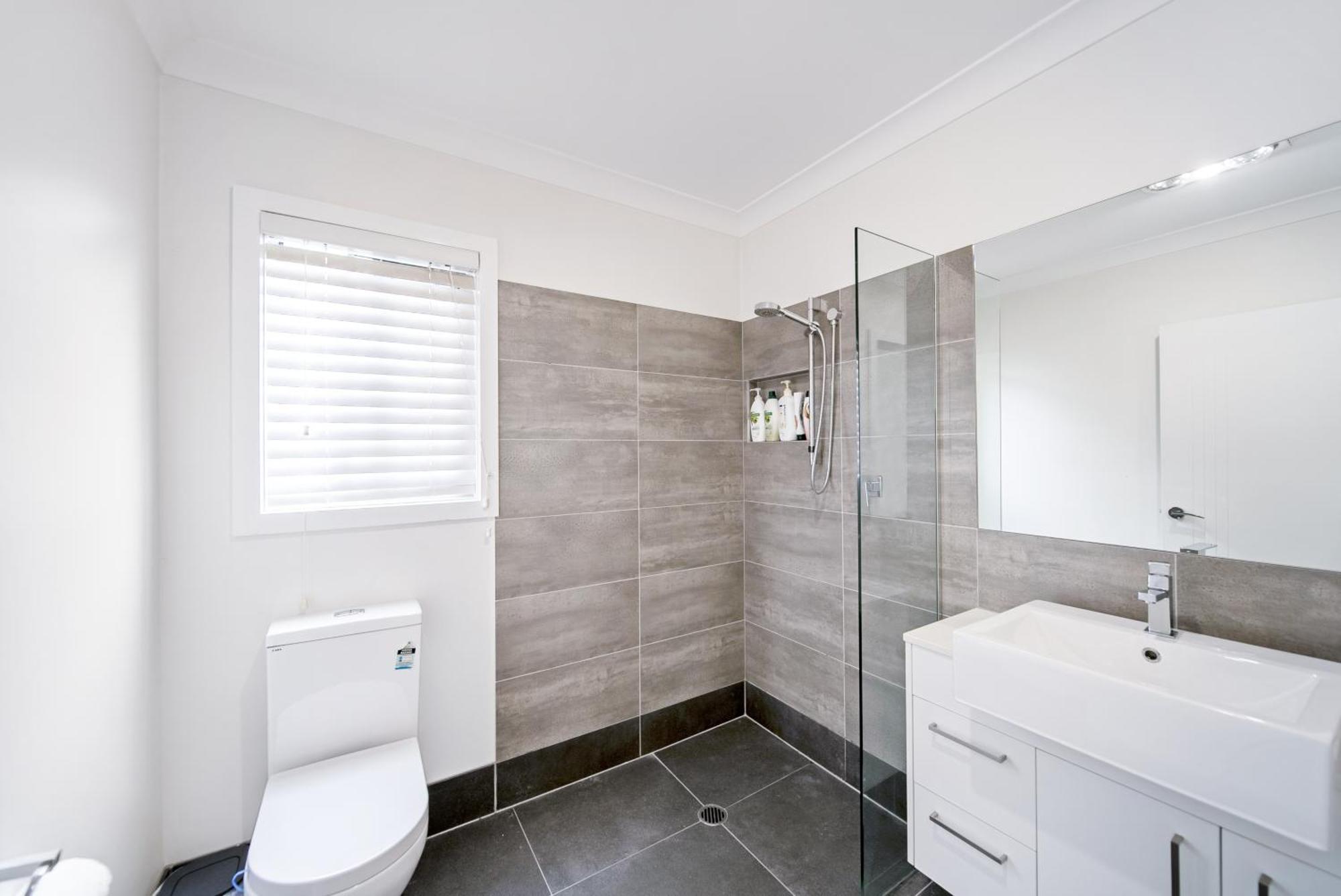 Comfy Coomera Duplex 1 - Fully Furnished Home, Private & Peaceful, Secure Garage & Free Wifi Holiday home *