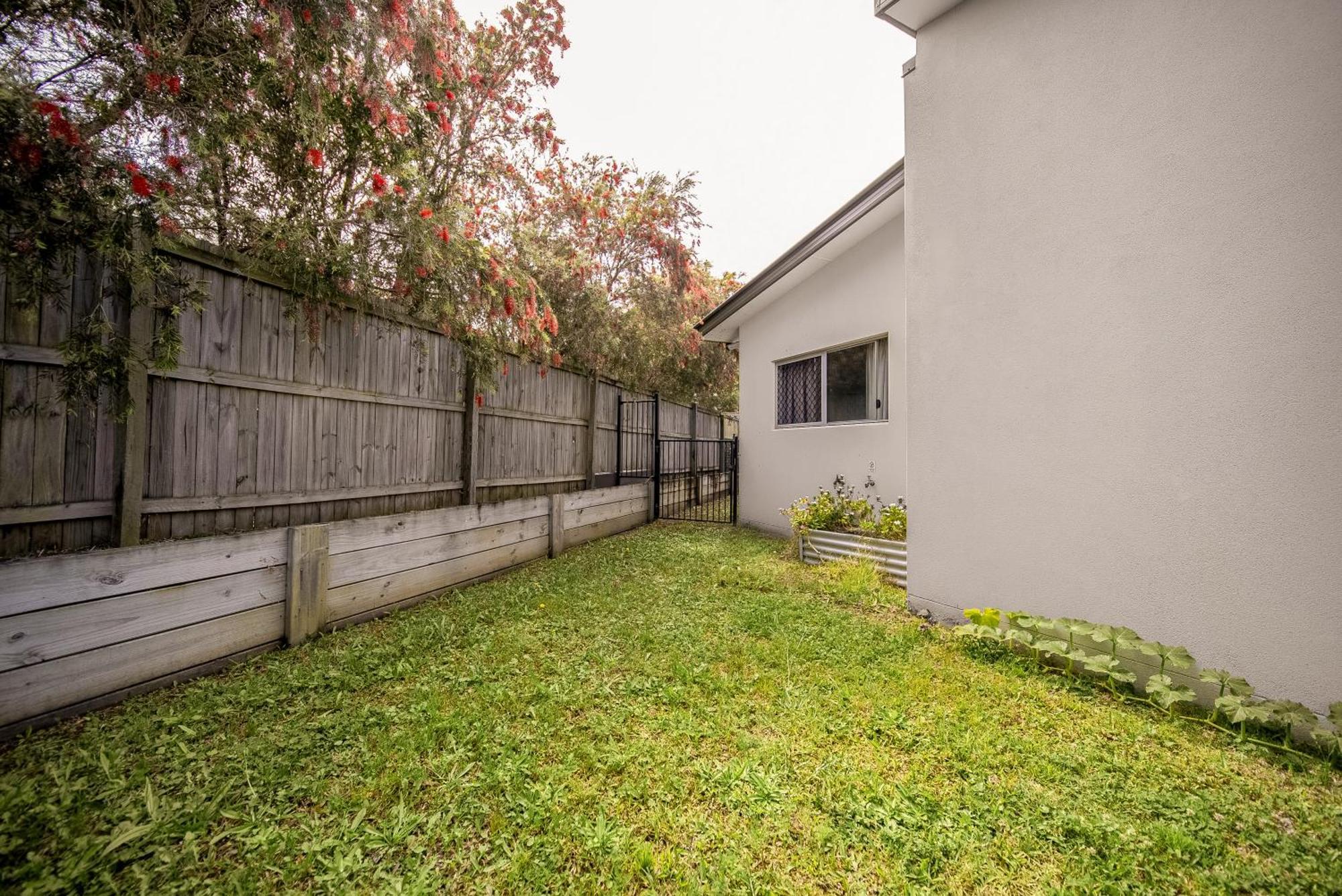 Comfy Coomera Duplex 1 - Fully Furnished Home, Private & Peaceful, Secure Garage & Free Wifi