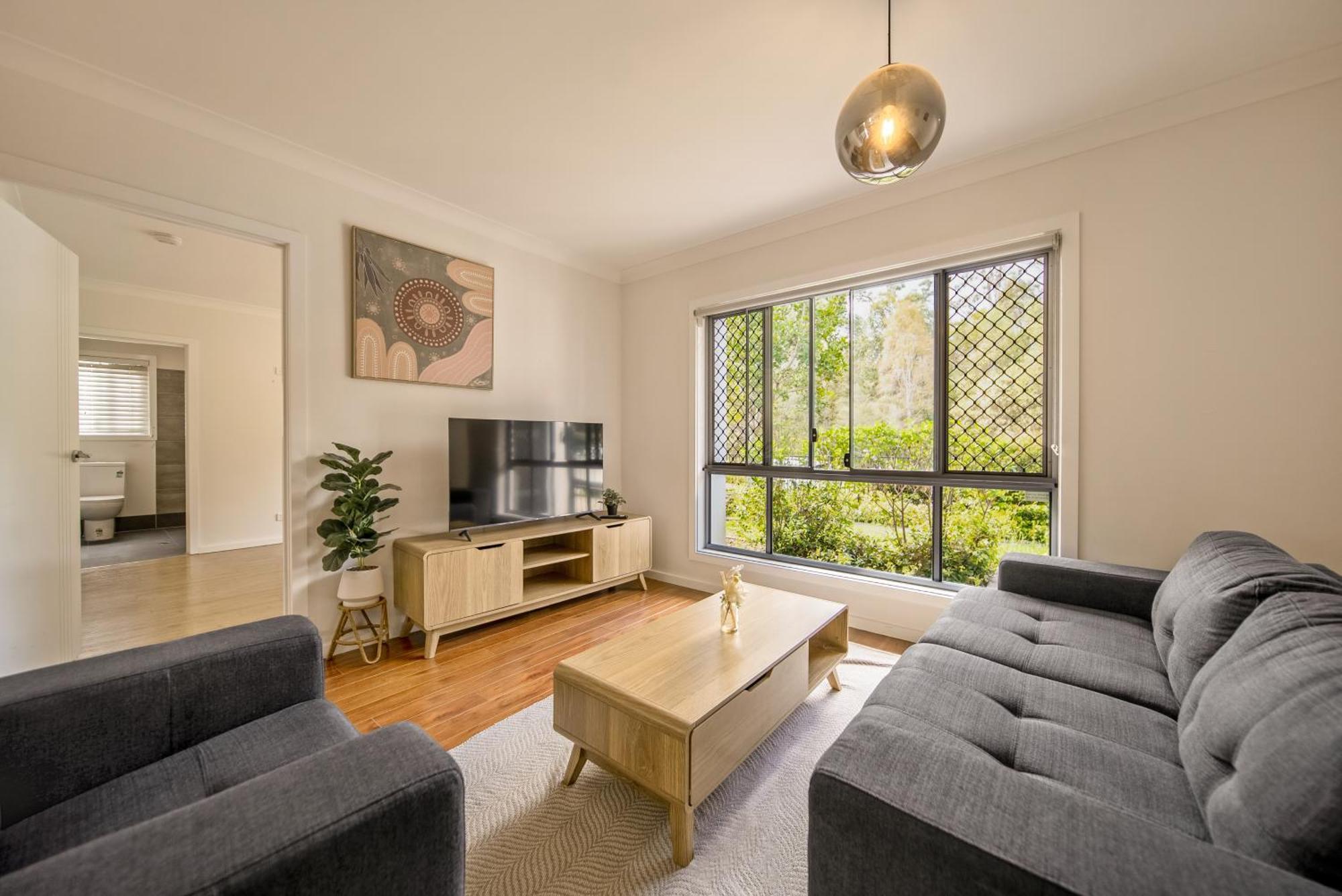Comfy Coomera Duplex 1 - Fully Furnished Home, Private & Peaceful, Secure Garage & Free Wifi Holiday home