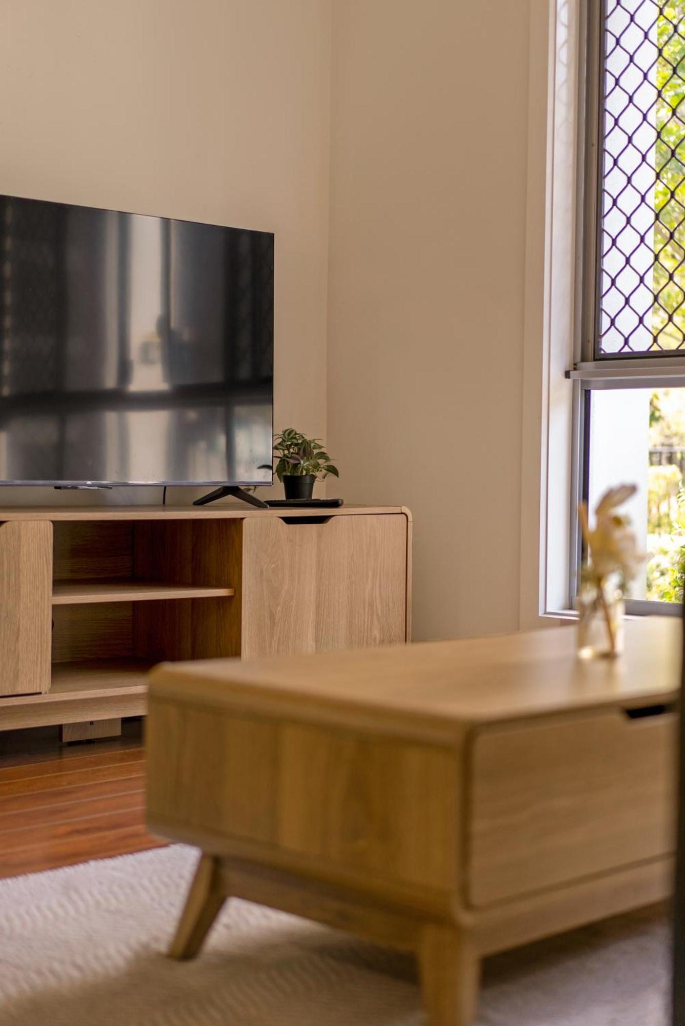 Comfy Coomera Duplex 1 - Fully Furnished Home, Private & Peaceful, Secure Garage & Free Wifi Holiday home *