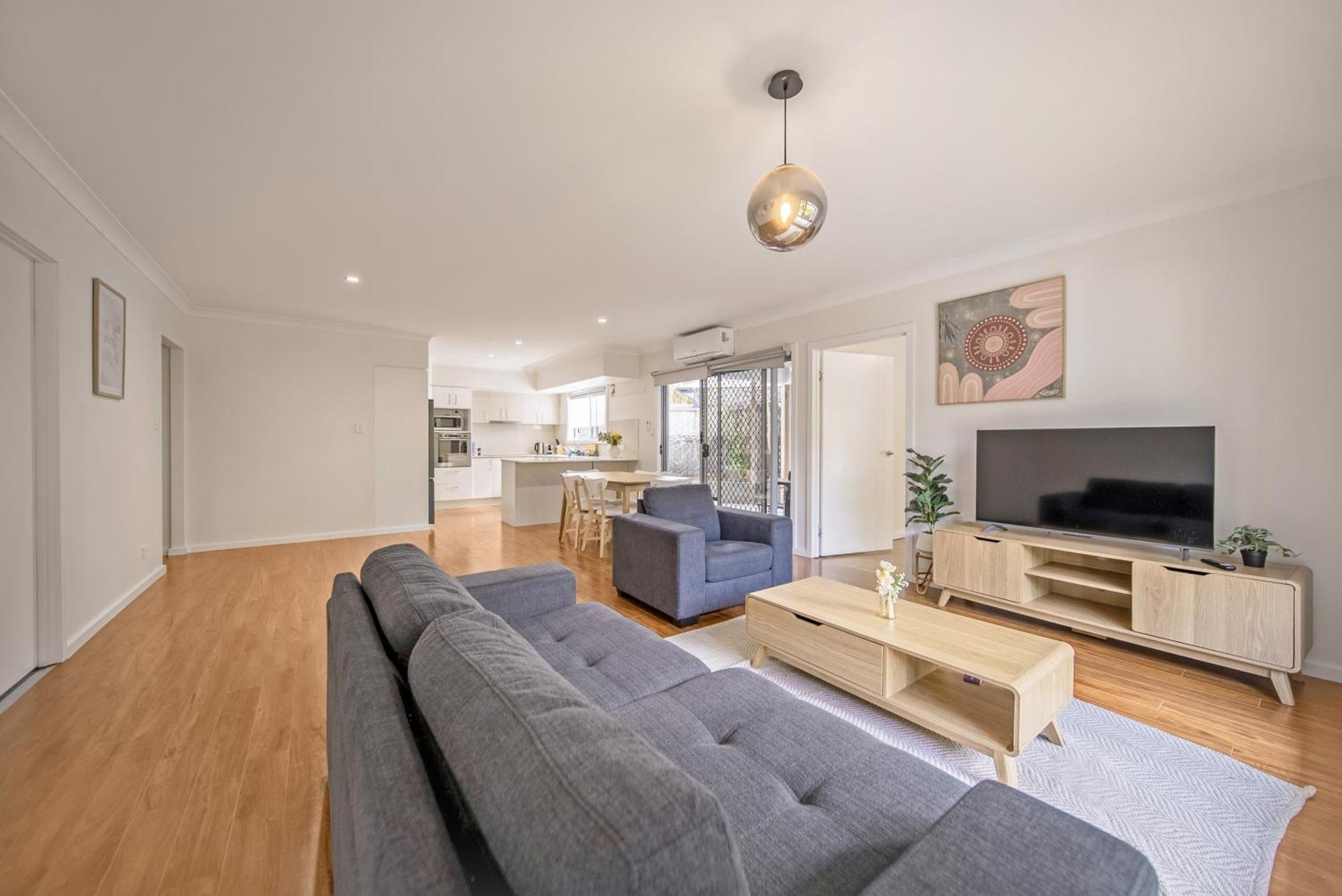 Comfy Coomera Duplex 1 - Fully Furnished Home, Private & Peaceful, Secure Garage & Free Wifi *