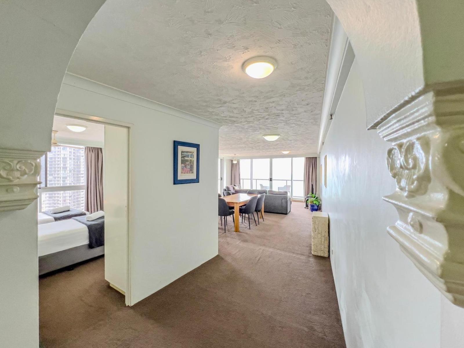 Apartment Above It 21st Floor!