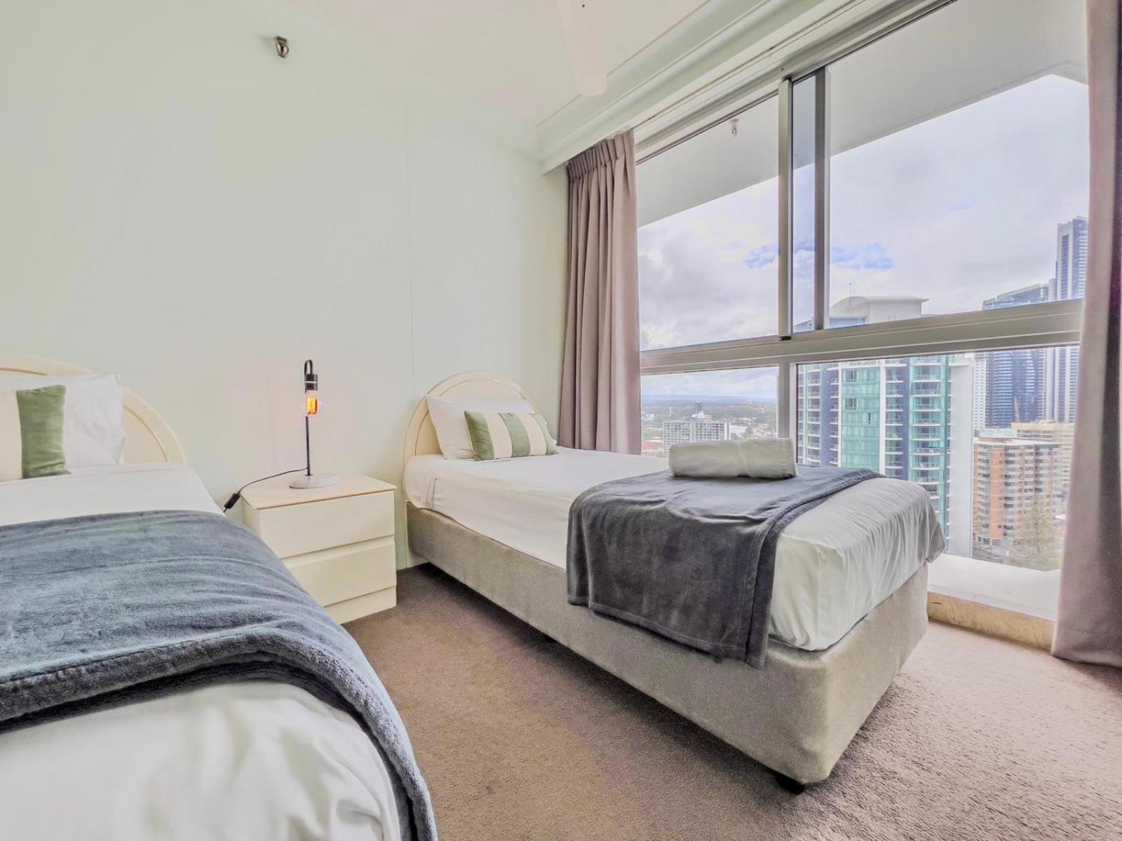 Apartment Above It 21st Floor! *