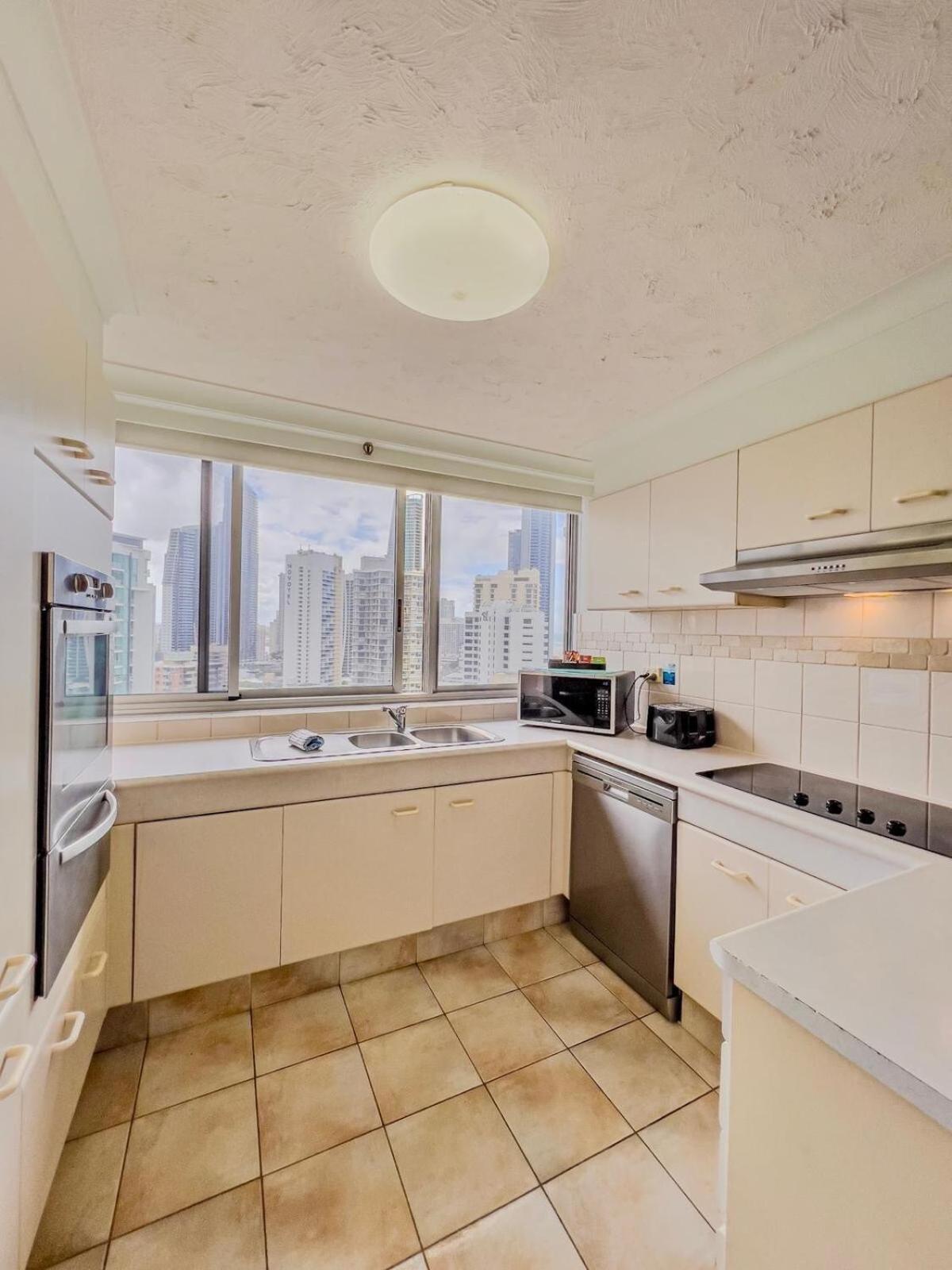 Apartment Above It 21st Floor!