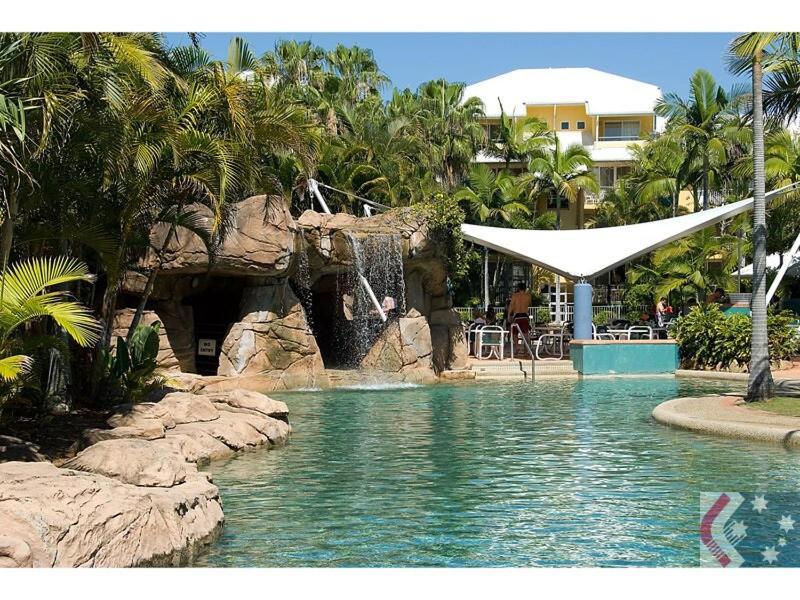 Gorgeous 4 Bed Beachside - Diamond * Gold Coast