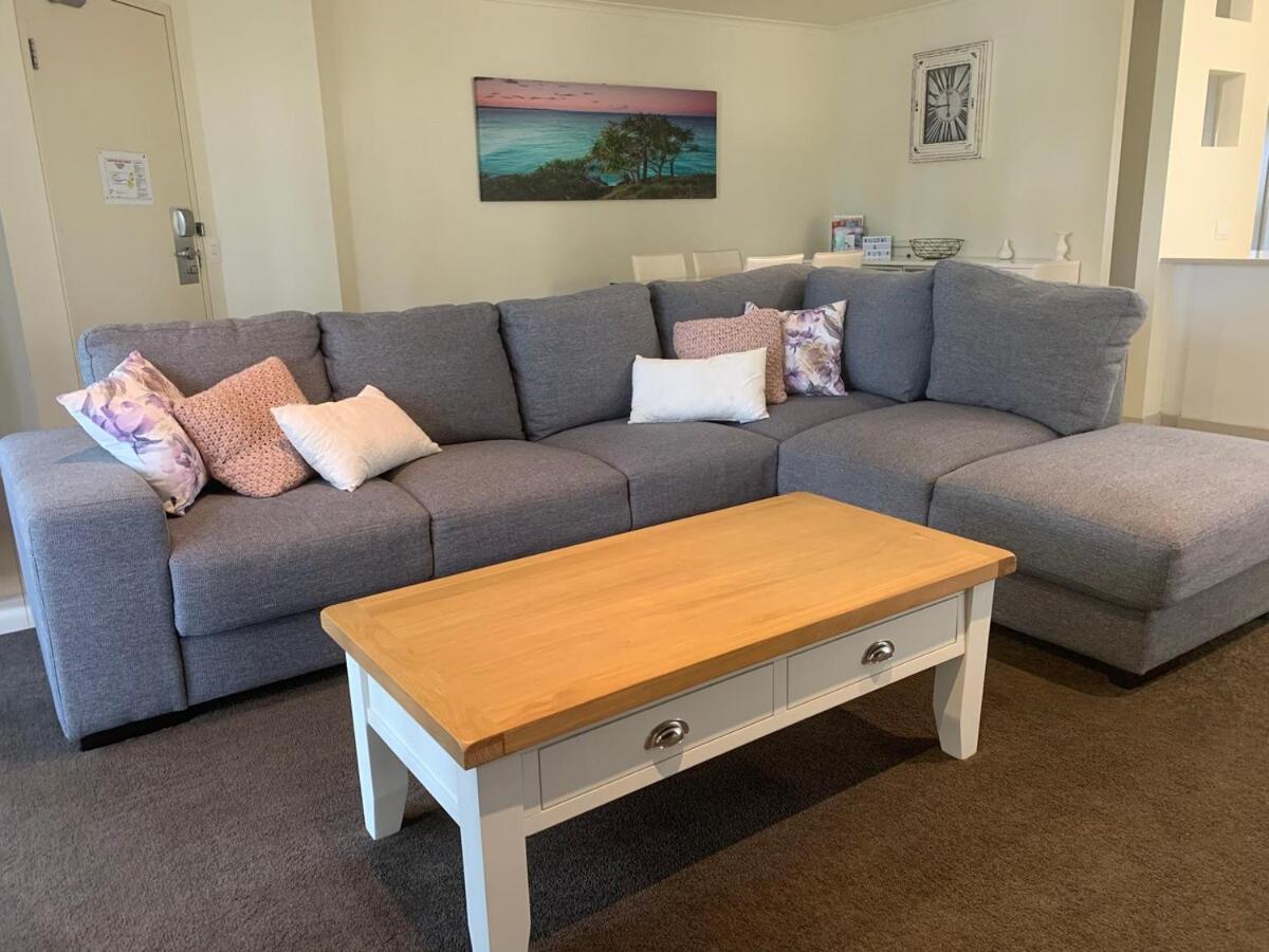 Gorgeous 4 Bed Beachside - Diamond Apartment