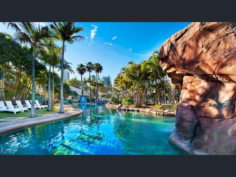 Gorgeous 4 Bed Beachside - Diamond * Gold Coast