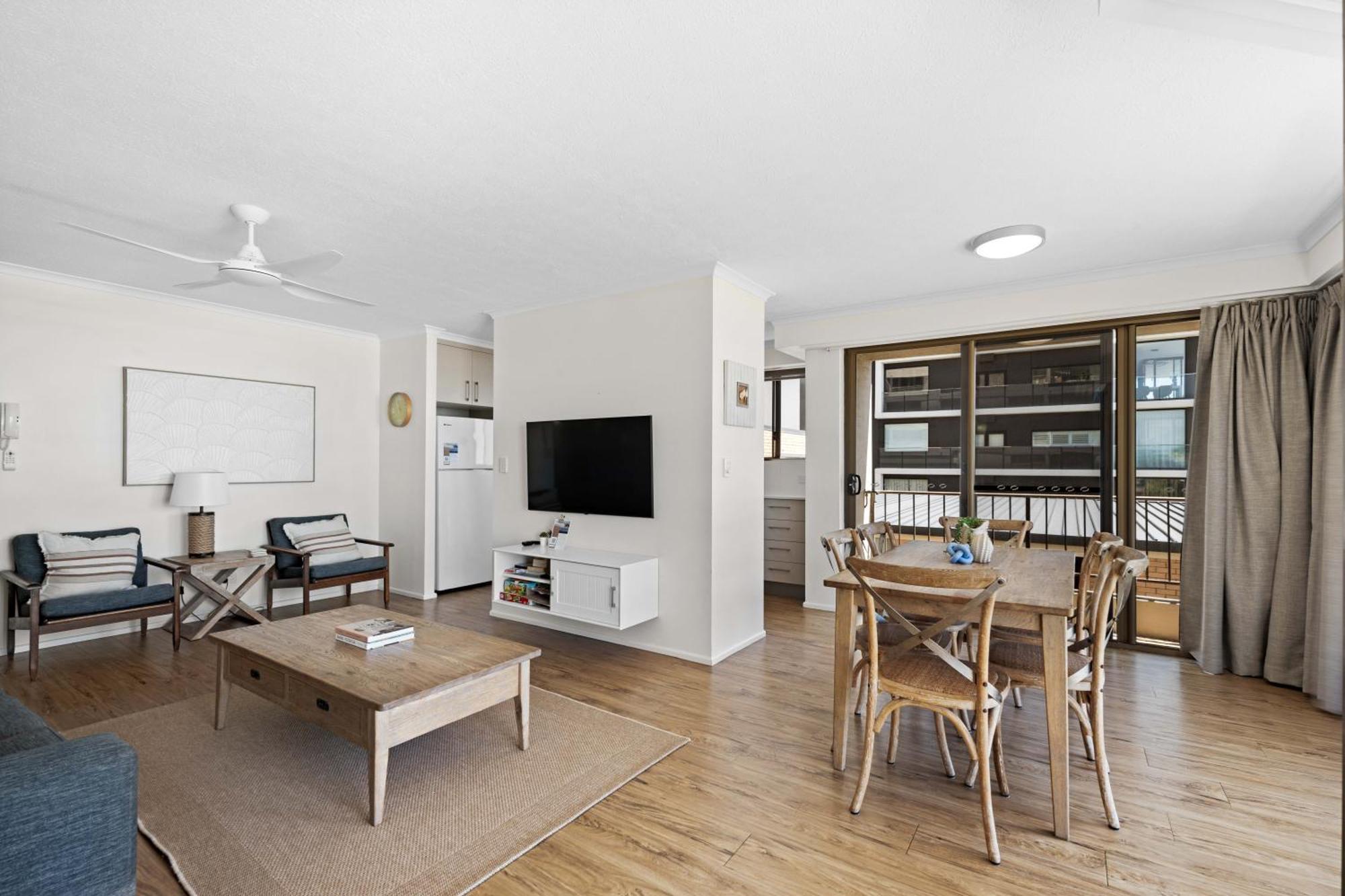 Surfside Court - Hosted By Burleigh Letting