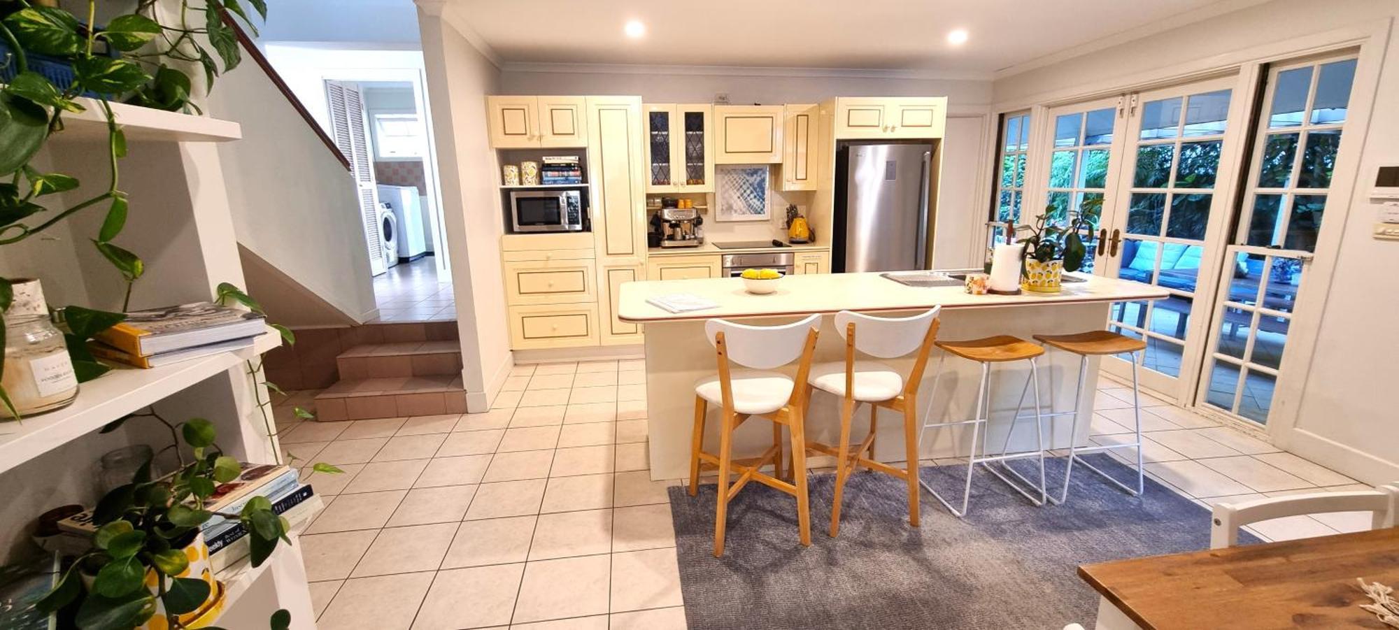 Fab 4brm With Pool A 18 Min Walk To Holiday home