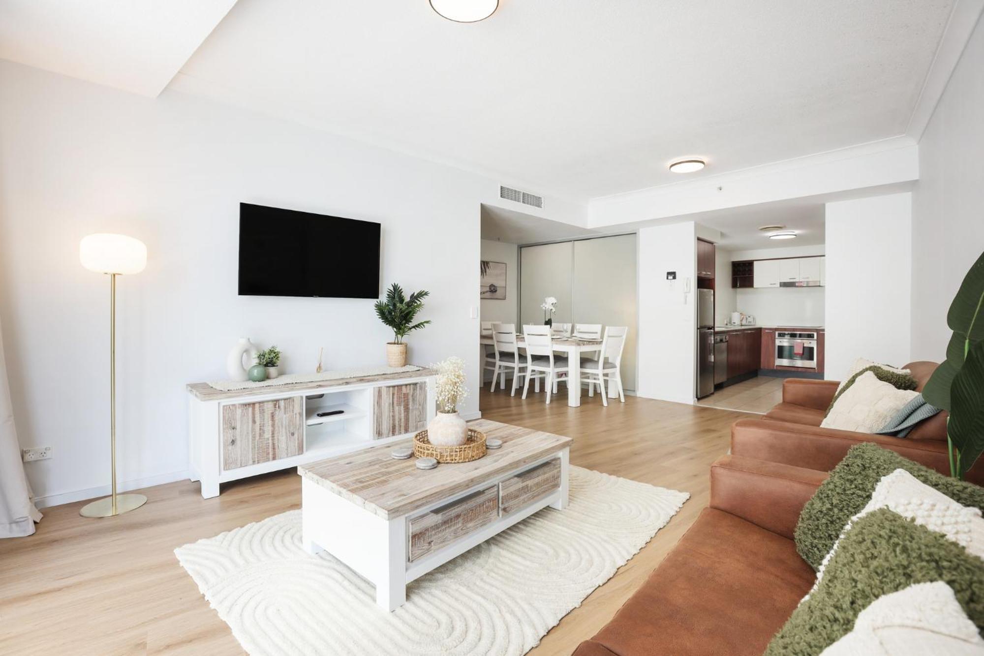 Apartment Chevron Big Family 3brm, 3 Pools, Gym, Sauna, Spa.