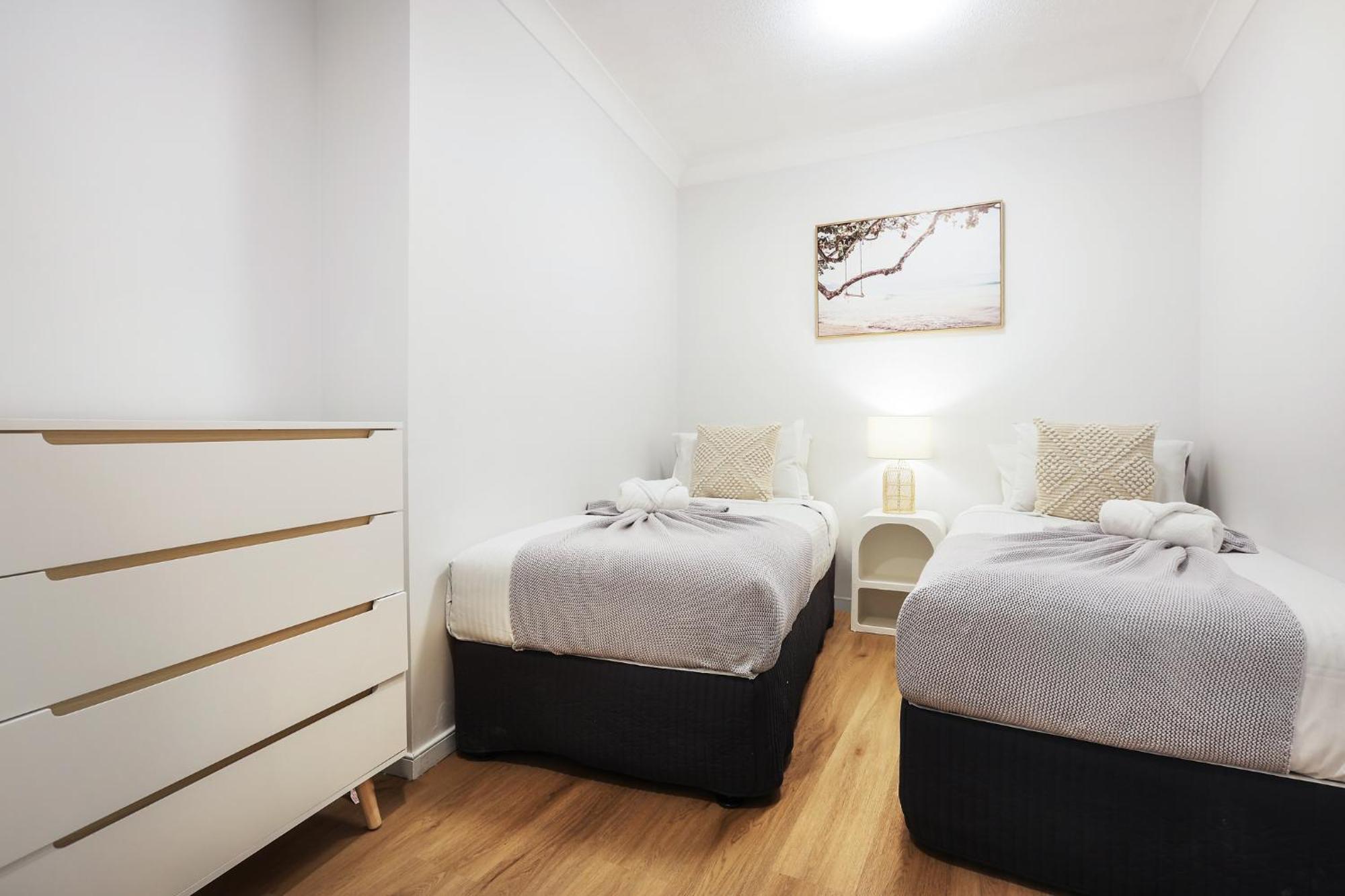 Chevron Big Family 3brm, 3 Pools, Gym, Sauna, Spa. * Gold Coast