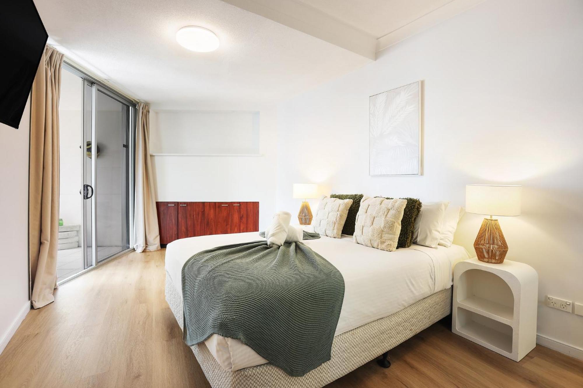 Chevron Big Family 3brm, 3 Pools, Gym, Sauna, Spa.