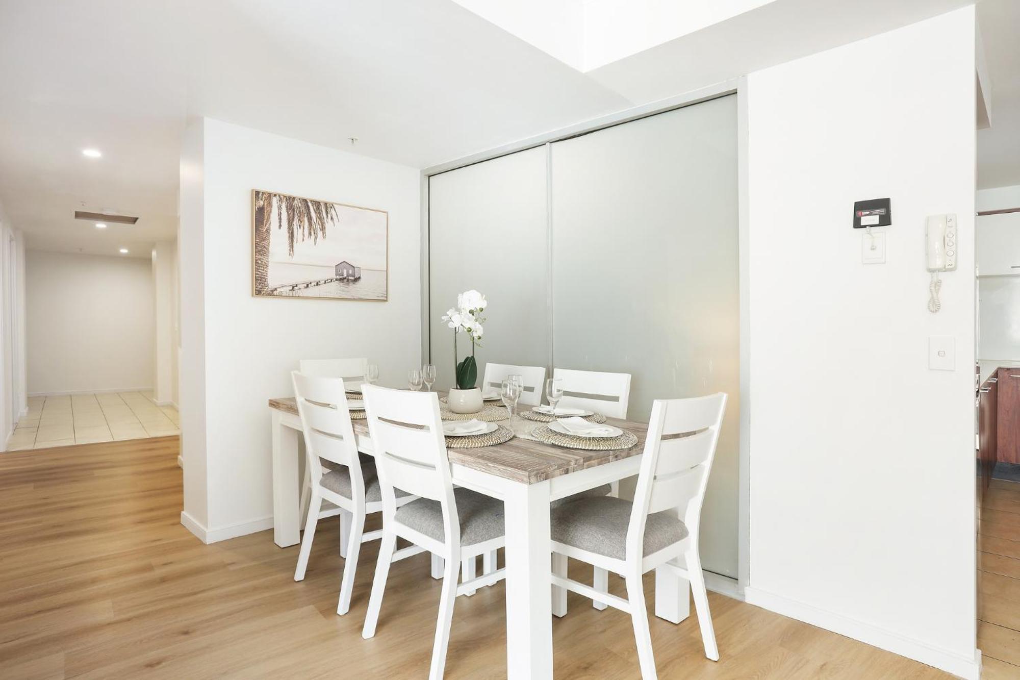 Apartment Chevron Big Family 3brm, 3 Pools, Gym, Sauna, Spa. Gold Coast