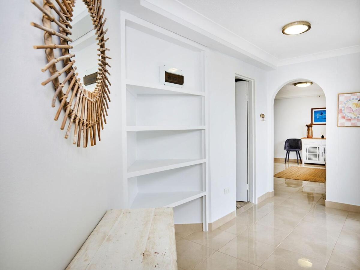Renovated Beachside 2-bedroom Apartamento
