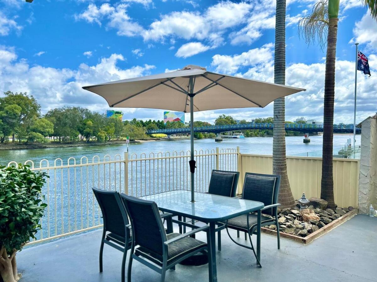 Villa Charming Chevron Island Haven- Dog-friendly Retreat Right On Main River Gold Coast
