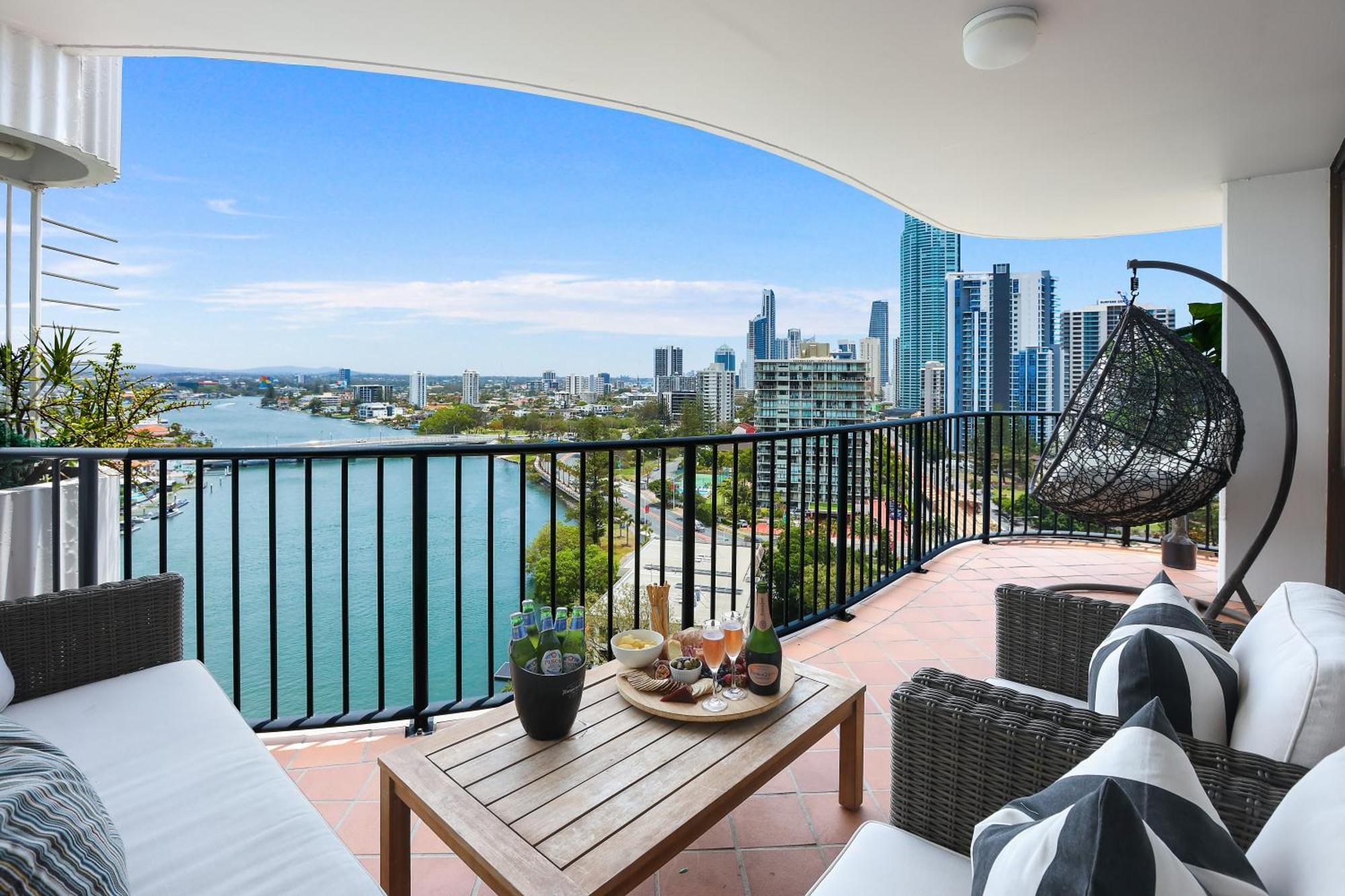Absolute Riverfront 2br Apt, Views From Every *